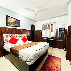 Bed & Breakfast Moti Bagh - Satya Niketan, New Delhi