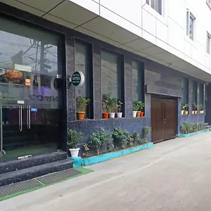 Hotel Smart Plaza Hotel-at Airport, New Delhi