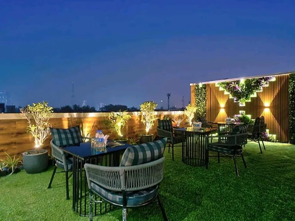Hotel Hanuwant Place - 3 Minutes By Walk Aerocity Metro Station New Delhi