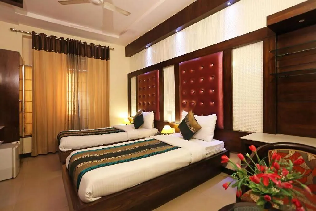 Hotel Hanuwant Place - 3 Minutes By Walk Aerocity Metro Station New Delhi
