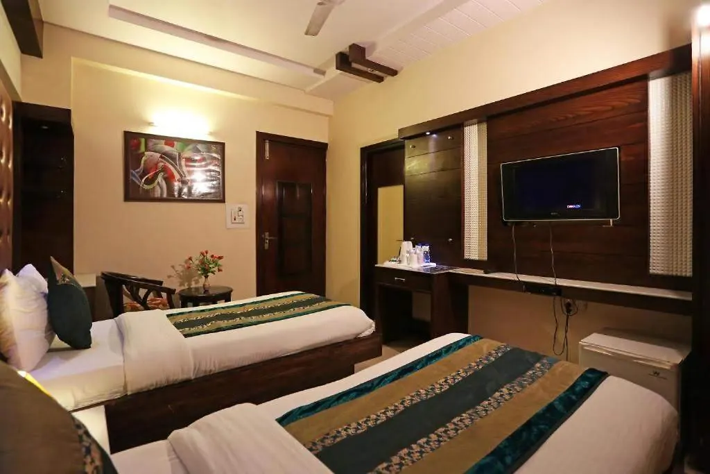 ***  Hotel Hanuwant Place - 3 Minutes By Walk Aerocity Metro Station New Delhi India