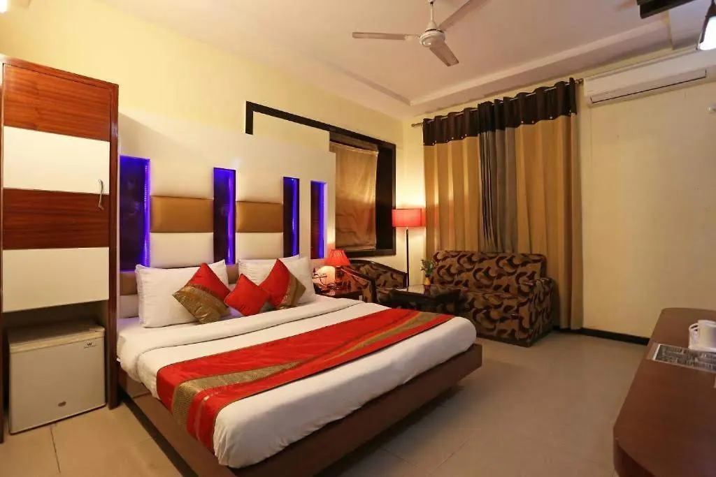 Hotel Hanuwant Place - 3 Minutes By Walk Aerocity Metro Station New Delhi