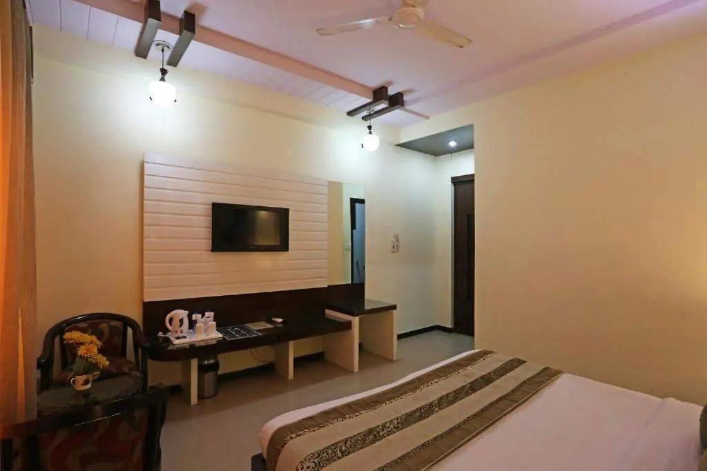Hotel Hanuwant Place - 3 Minutes By Walk Aerocity Metro Station New Delhi