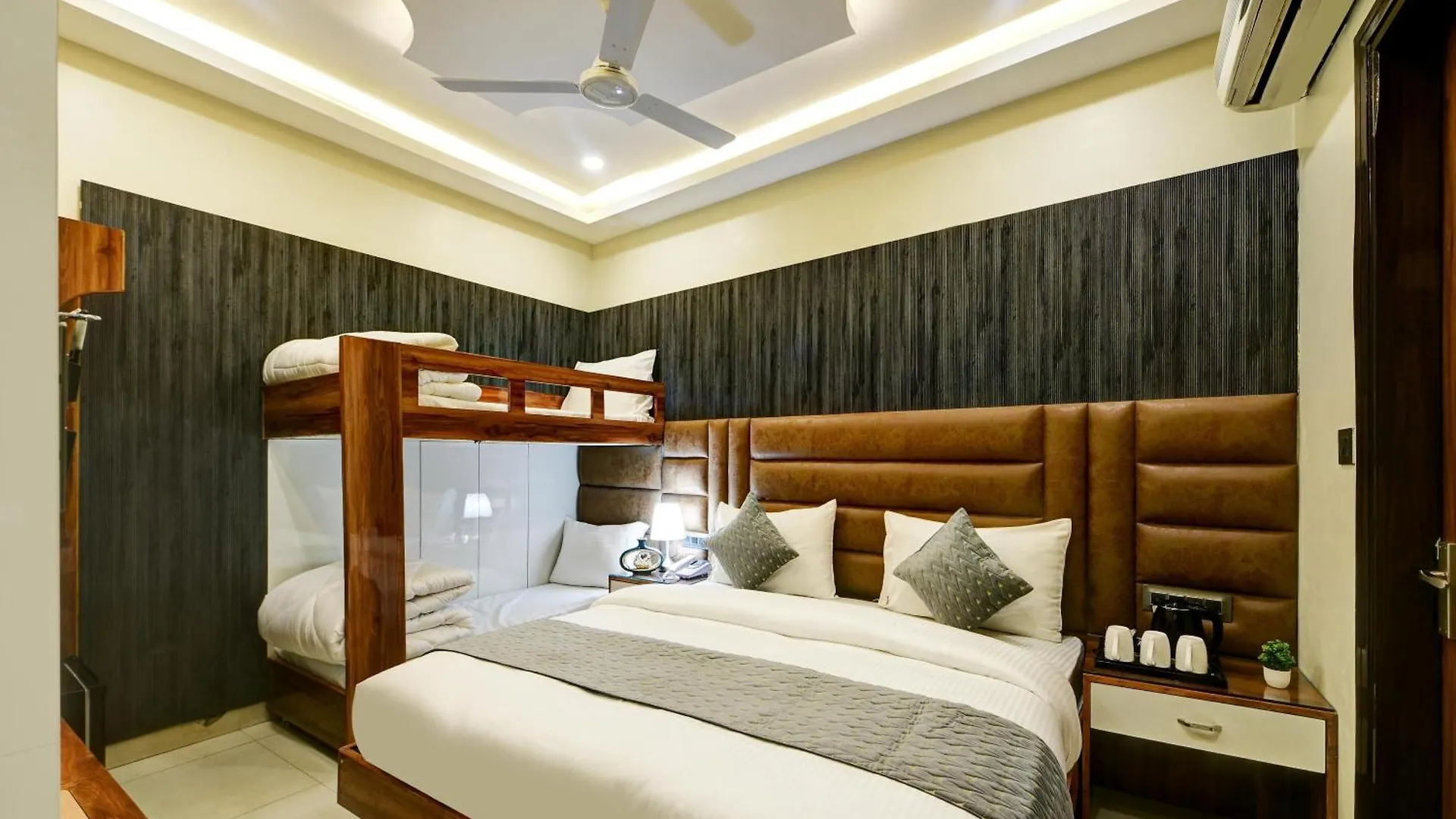 Hotel Hanuwant Place - 3 Minutes By Walk Aerocity Metro Station New Delhi India
